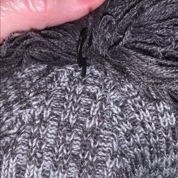 New Era Minnesota Vikings Knit Beanie with Pom and Logo - Picture 5 of 5